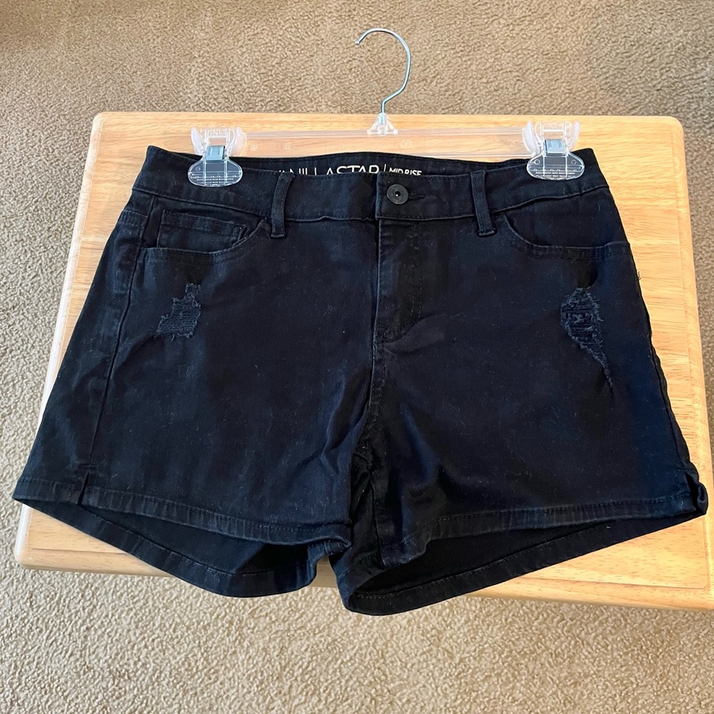 VANILLA STAR Black Denim Distressed Mid Rise Midi Shorts. Gently Worn. Size: 7